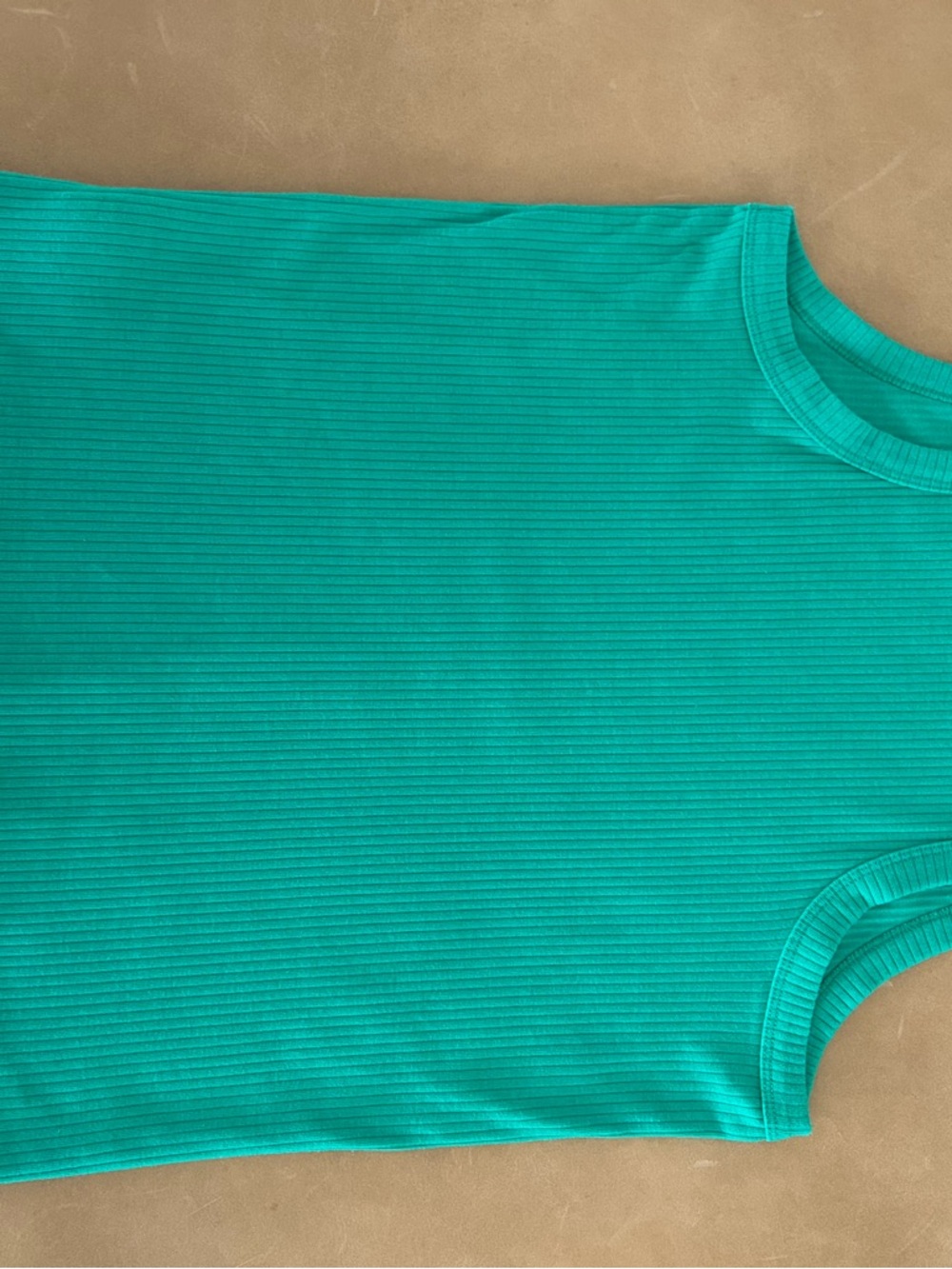 Gap Women’s High Neck Ribbed Tank
Delux Kelly Green
Large - Picture 2 of 10